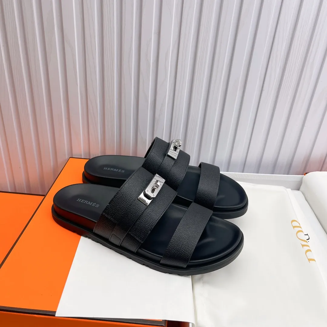 👟👟Ex-factory price 480👟👟 High version of Hermes 🐎The extremely popular couple's second uncle slippers/the latest snake print sandals and slippers, paired with various colorful socks, so trendy!  ———————— Upper: imported cowhide/Lining: imported cowhide Outsole: Tpu non-slip and wear-resistant outsole Female 36-46.